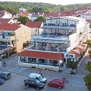 pansion-delfin.hotelinzadar.com/