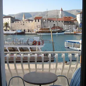 Tudor Pensión Trogir